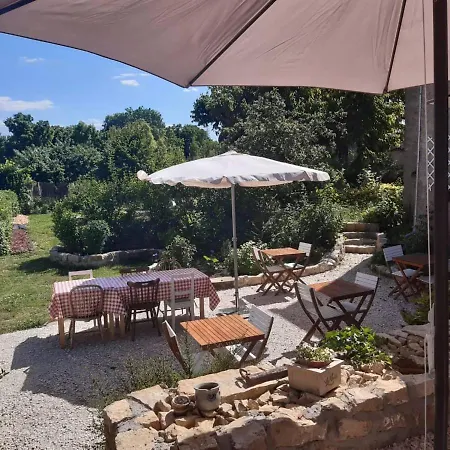 Le Voilà Bed & Breakfast *