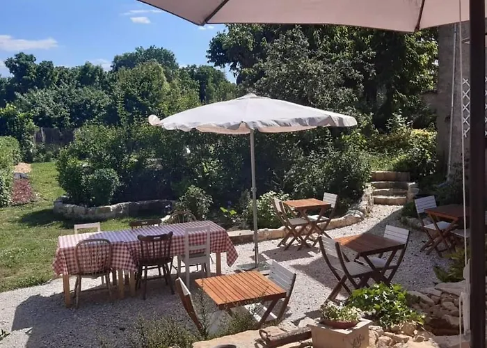 Le Voila Bed and Breakfast 3*